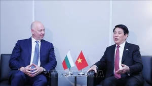Президент Лыонг Кыонг встречается с Премьер-министром Болгарии Росеном Желязковым. (Фото: ВИА)
