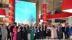 Представители вьетнамской диаспоры на семинаре «Использование потенциала вьетнамцев за рубежом для применения достижений Четвёртой промышленной революции в интересах развития города Хошимин». (Фото: qdnd.vn)