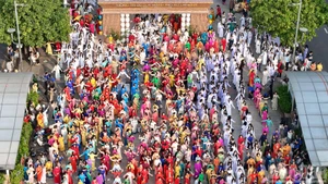 [Фото] Краски традиционных костюмов «аозай»