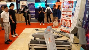 Выставочная зона, представляющая технологические продукты в сфере искусственного интеллекта, экосистему искусственного интеллекта и политику поощрения развития искусственного интеллекта города Дананг. (Фото: ВИА)