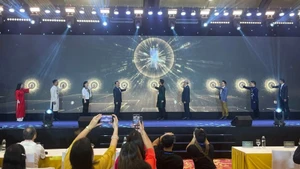 Делегаты проводят церемонию открытия MICE EXPO - 2025.