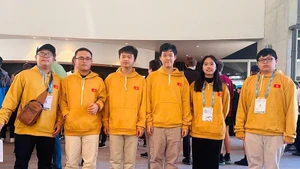 6 вьетнамских школьников на IMO 2025 года. Фото: moet.gov.vn