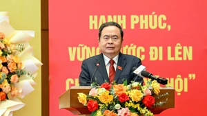 Председатель НС Чан Тхань Ман выступает на конференции. Фото: Зюи Линь