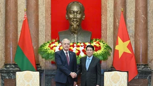 Президент Лыонг Кыонг и Председатель Палаты представителей НС Республики Беларусь Игорь Сергеенко. Фото: Тхюи Нгуен