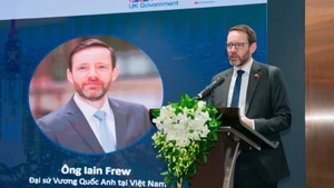 Посол Соединённого Королевства во Вьетнаме Иэн Фрю.