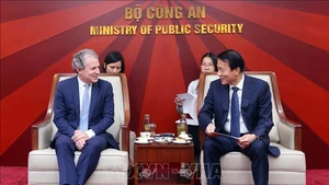 Министр общественной безопасности Лыонг Там Куанг принимает Генерального директора американской корпорации Rosen Partners Даниэля Розена. Фото: ВИА