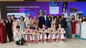 Гости и Оргкомитет фотографируются на память. Фото: ВИА