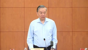 Генеральный секретарь ЦК КПВ То Лам выступает на рабочей встрече. Фото: Данг Кхоа