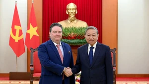 Генеральный секретарь ЦК КПВ То Лам принимает Посла Марка Кнаппера. Фото: Данг Кхоа