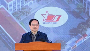 Премьер-министр Фам Минь Тьинь выступает на церемонии. Фото: Чан Хай