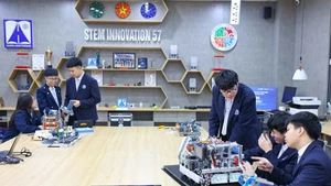 Школьники в Ханое на занятии по STEM. Фото: ВИА