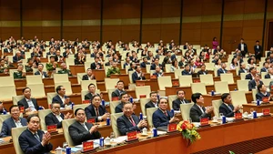 Генеральный секретарь ЦК КПВ То Лам, действующие и бывшие руководители Партии и Государства присутствуют на конференции. Фото: Зюи Линь