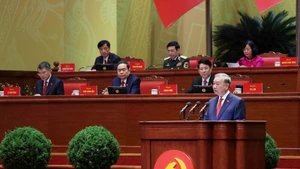 Генеральный секретарь ЦК КПВ То Лам представляет Доклад ЦК КПВ XIII созыва о документах, выносимых на XIV съезд. Фото: ВИА