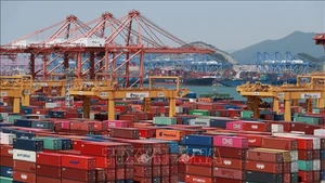 Грузовые контейнеры в порту Пусан, Южная Корея. Фото: Ёнхап/ВИА