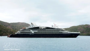 Круизное судно класса люкс Le Jacques Cartier в порту Бендам, Кондао. Фото: ВИА