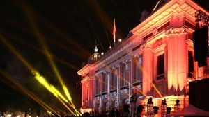 Световое представление перед зданием Большого театра. Фото: ВИА