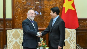 Президент Лыонг Кыонг принимает Посла Чехии Гинека Кмоничека. Фото: Тхюи Нгуен