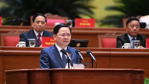 Заместитель заведующего отделом ЦК КПВ по вопросам политики и стратегий Нгуен Ань Туан представляет доклад. Фото: Тхюи Нгуен