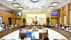 Председатель НС, глава Национального избирательного совета Чан Тхань Ман выступает на конференции. Фото: ВИА