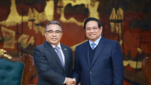 Премьер-министр Фам Минь Тьинь принимает Посла Филиппин во Вьетнаме Мейнардо Лос Баноса Монтеалегре. Фото: ВИА