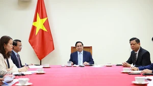 Премьер-министр Фам Минь Тьинь проводит телефонный разговор с Премьер-министром и Министром иностранных дел Катара. Фото: ВИА