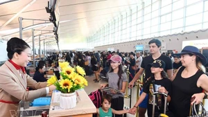 Иностранные туристы в международном аэропорту Фукуок провинции Анзянг. Фото: ВИА