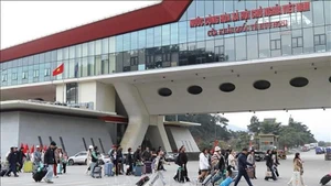 Пассажиропоток через Международный пограничный пункт Хыунги (провинция Лангшон) значительно возрос в связи с ростом туристического спроса. Фото: ВИА