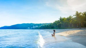 Теплое солнце и морские бризы делают Фукуок идеальным зимним местом отдыха для путешественников со всего мира.