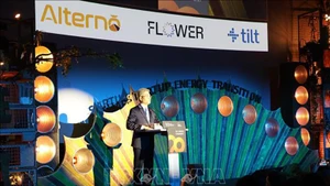 Посол Вьетнама в ФРГ Нгуен Дак Тхань выступает на церемонии. Фото: ВИА 