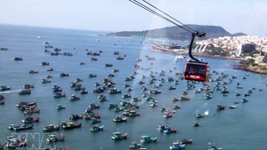 Самая длинная в мире морская канатная дорога Хонтхом в специальной зоне Фукуок (Анзянг). Фото: ВИА