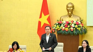 Председатель НС Чан Тхань Ман выступает на конференции. Фото: Зюи Линь