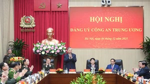 Генеральный секретарь ЦК КПВ То Лам выступает с речью на конференции. Фото: Данг Кхоа 