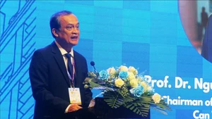 Профессор, кандидат наук Нгуен Тхань Фыонг, Председатель Совета университета Кантхо выступает на совещании. Фото: ВИА