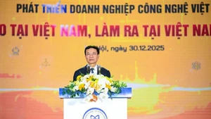 Министр науки и технологий Нгуен Мань Хунг выступает с докладом о направлениях и ключевых идеях инициативы Make in Viet Nam на период 2026–2030 годов. Фото: vietnamplus.vn