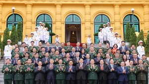 Президент Лыонг Кыонг и делегаты. Фото: ВИА