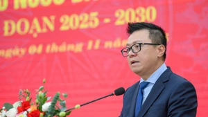 Товарищ Ле Куок Минь выступает на конференции. Фото: Тхэ Дай