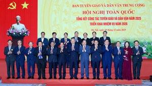 Генеральный секретарь ЦК КПВ То Лам и руководители Партии, Государства присутствуют на конференции. Фото: Данг Кхоа