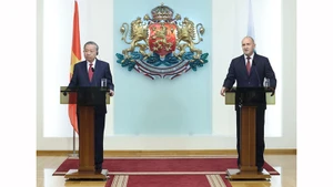 Генеральный секретарь ЦК КПВ То Лам и Президент Болгарии Румен Радев на встрече с прессой. Фото: ВИА