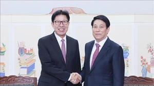 Президент Лыонг Кыонг принимает мэра города Пусан. Фото: ВИА