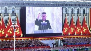 Генеральный секретарь ЦК ТПК, Председатель Госсовета КНДР Ким Чен Ын выступает на церемонии. Фото: ВИА
