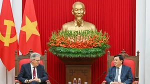 Товарищ Нгуен Суан Тханг принимает Зампредседателя СДПГ Ахима Поста. Фото: Тхюи Нгуен