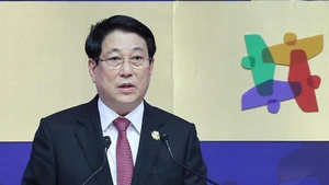 Президент Лыонг Кыонг выступает на Деловом саммите. Фото: ВИА