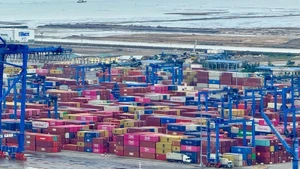 Ожидается, что совокупный объём внешнеторгового оборота Вьетнама в 2025 году достигнет рекордного уровня в 920 млрд долларов США. Фото: ВИА