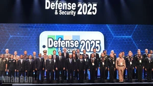 Многочисленные делегаты принимают участие в выставке. Фото: Минь Тханг