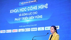 Заместитель министра внутренних дел Нгуен Тхи Ха выступает на форуме. Фото: dantri.com.vn