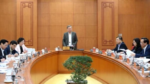 [Фото] Генеральный секретарь ЦК КПВ председательствовал на рабочей встрече, посвященной реализации политики в отношении людей, имеющих заслуги перед революцией