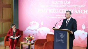 Генеральный секретарь ЦК КПВ То Лам выступает с речью. Фото: ВИА