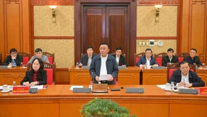 Товарищ Чан Кам Ту, член Политбюро, постоянный член Секретариата, глава Подкомитета по организации XIV съезда КПВ выступает на рабочей встрече. Фото: Тхэ Дай