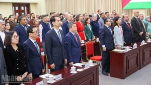 Вьетнамские и международные делегаты присутствуют на мероприятии.