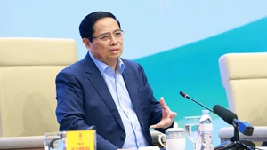 Премьер-министр Фам Минь Тьинь выступает на диалоге. Фото: ВИА